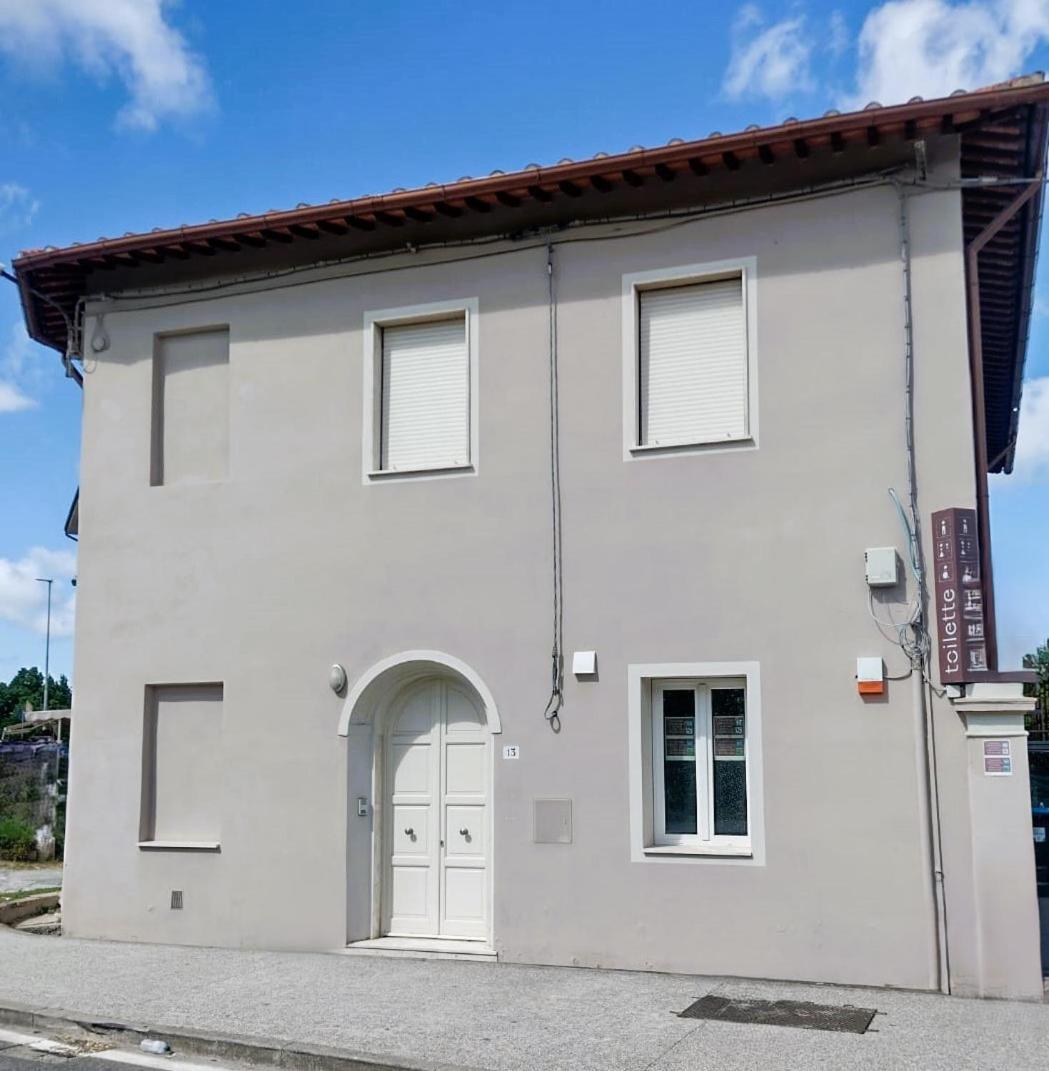 A Due Passi Dai Miracoli Villa Pisa Exteriör bild